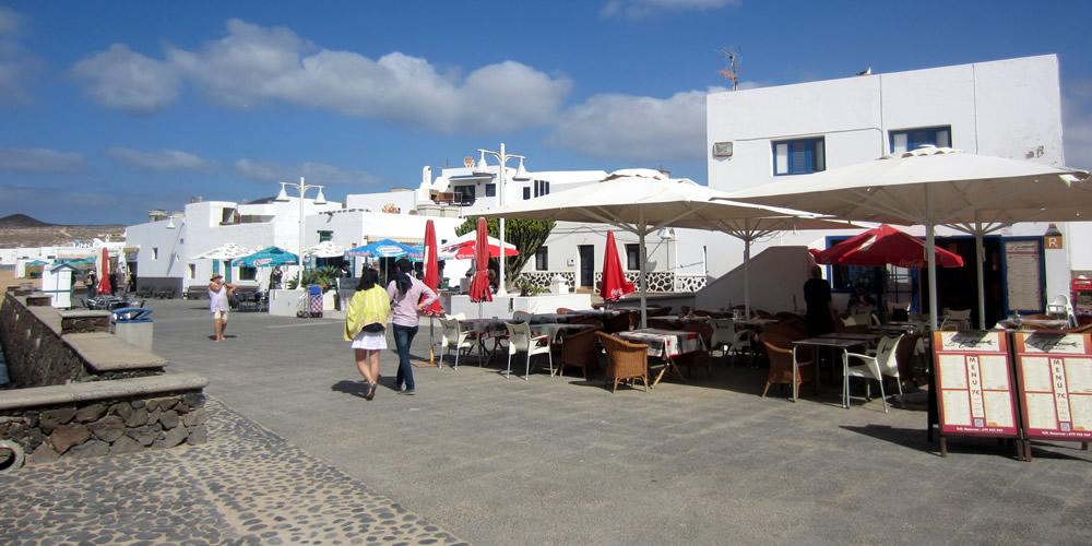 Restaurants am Hafen von La Graciosa