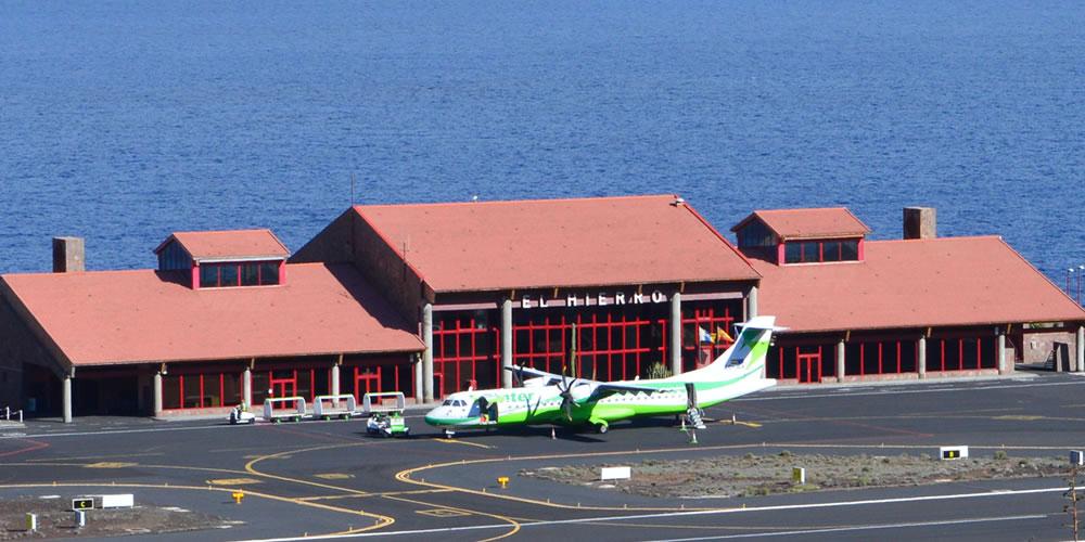 Der kleine Flughafen von El Hierro. Von hier aus gibt es Flüge nach Teneriffa und Gran Canaria.